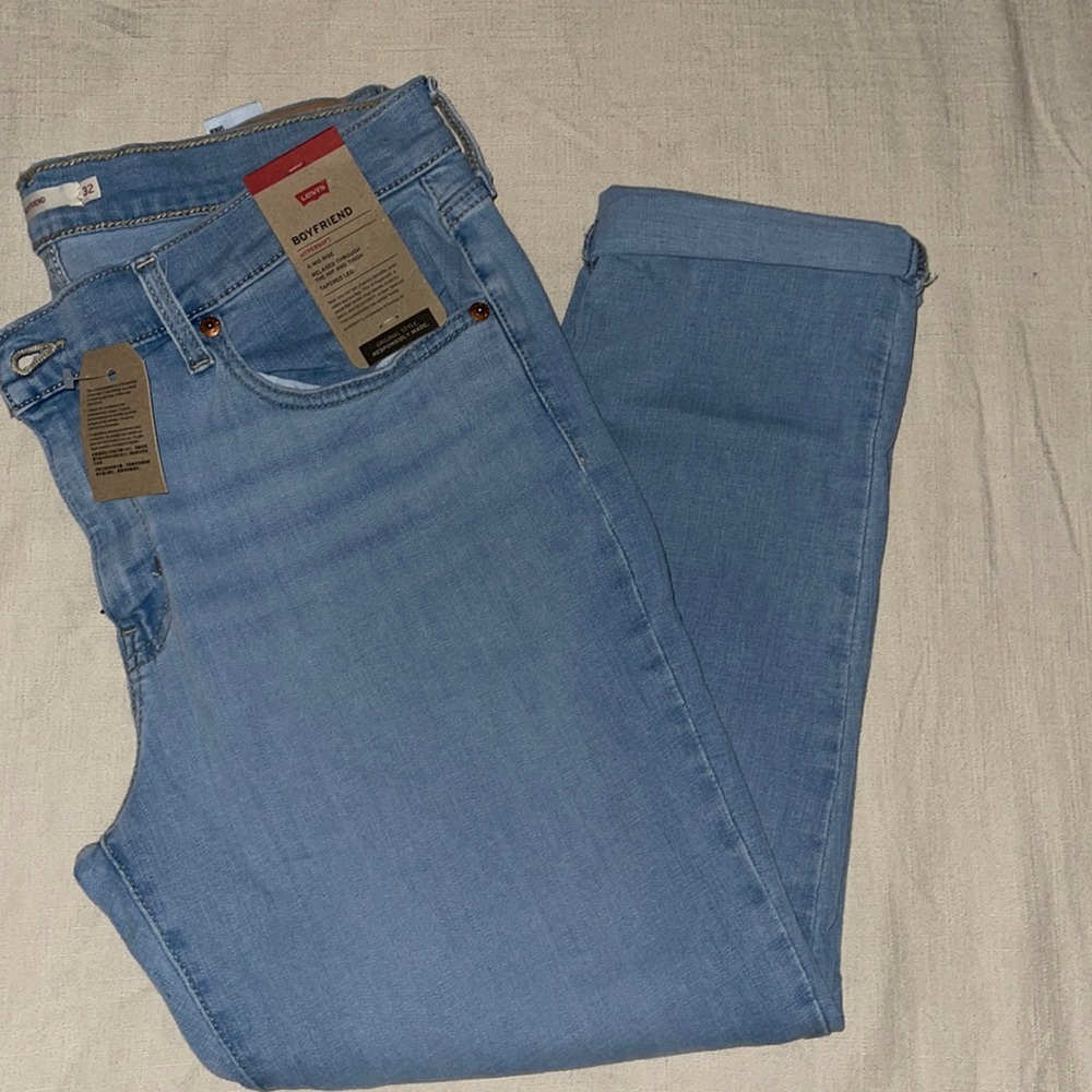 Levi’s boyfriend, hyper soft, midrise, light blue denim size 14/32